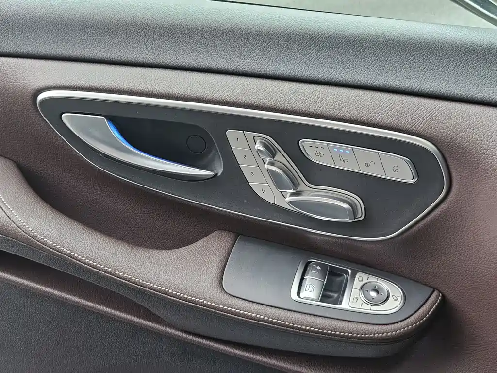 Mercedes-Benz V-Class 2025 — фото 21