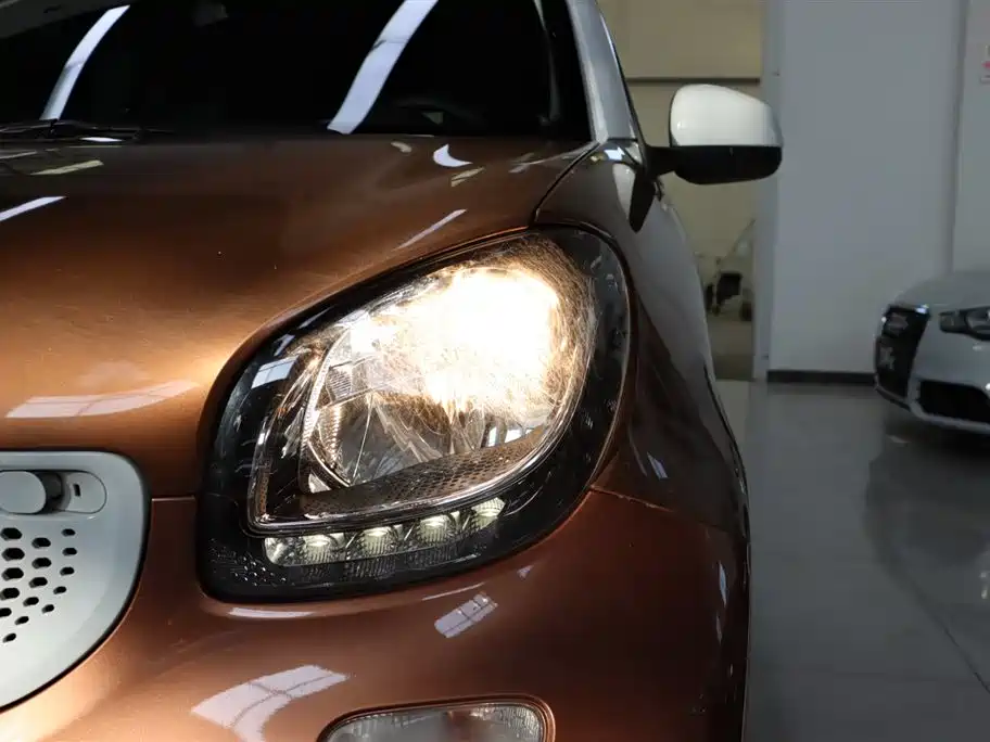 smart Fortwo 2017 — фото 28