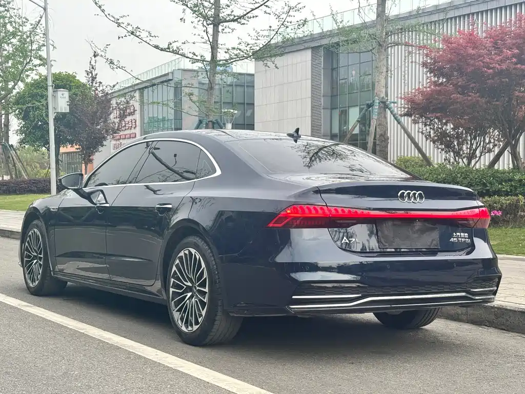 Audi A7L 2025 — фото 18