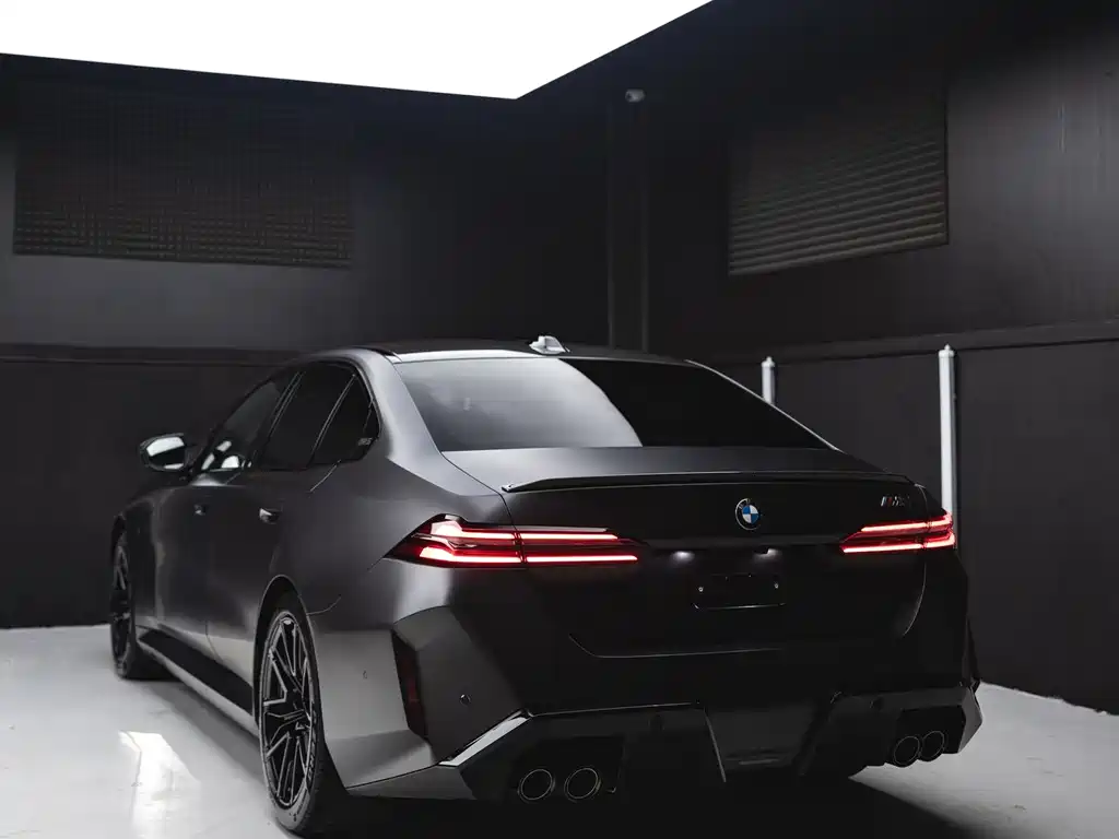 BMW M5 New Energy 2026 — фото 2