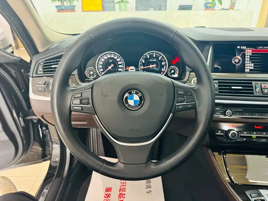 BMW 5 Series 2017 — фото 18