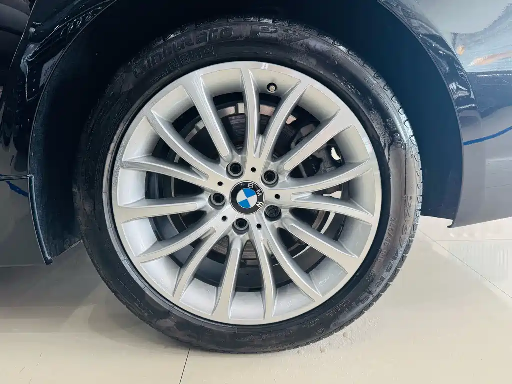 BMW 5 Series 2017 — фото 10