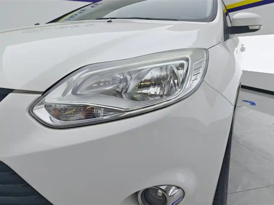 Ford Focus 2015 — фото 5