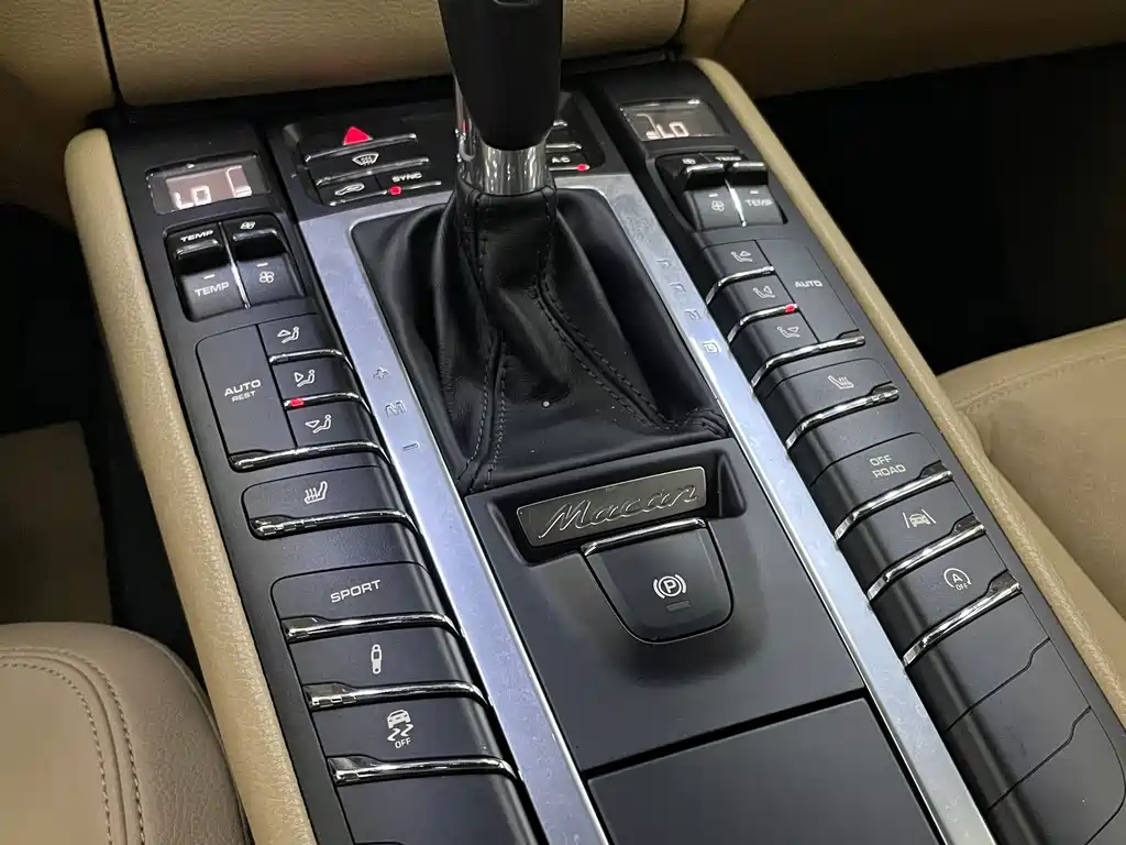 Porsche Macan 2018 — фото 14