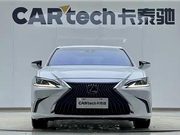 Lexus ES 2020