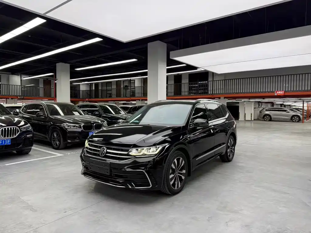 Volkswagen Tiguan L 2023 — фото 1