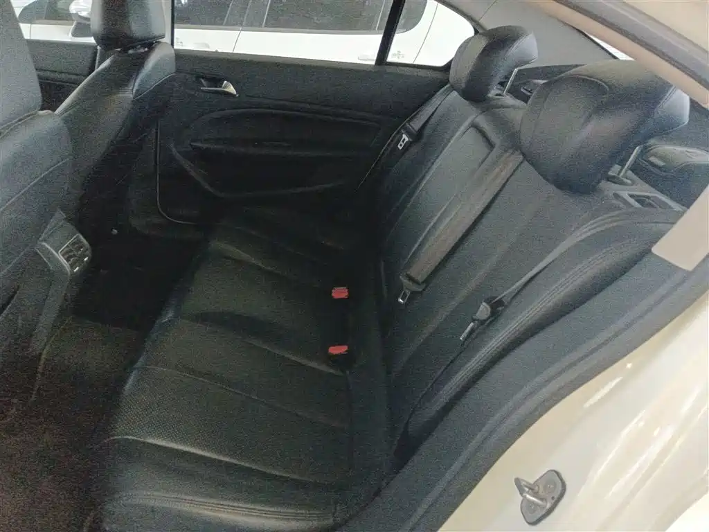 Peugeot 408 2015 — фото 17