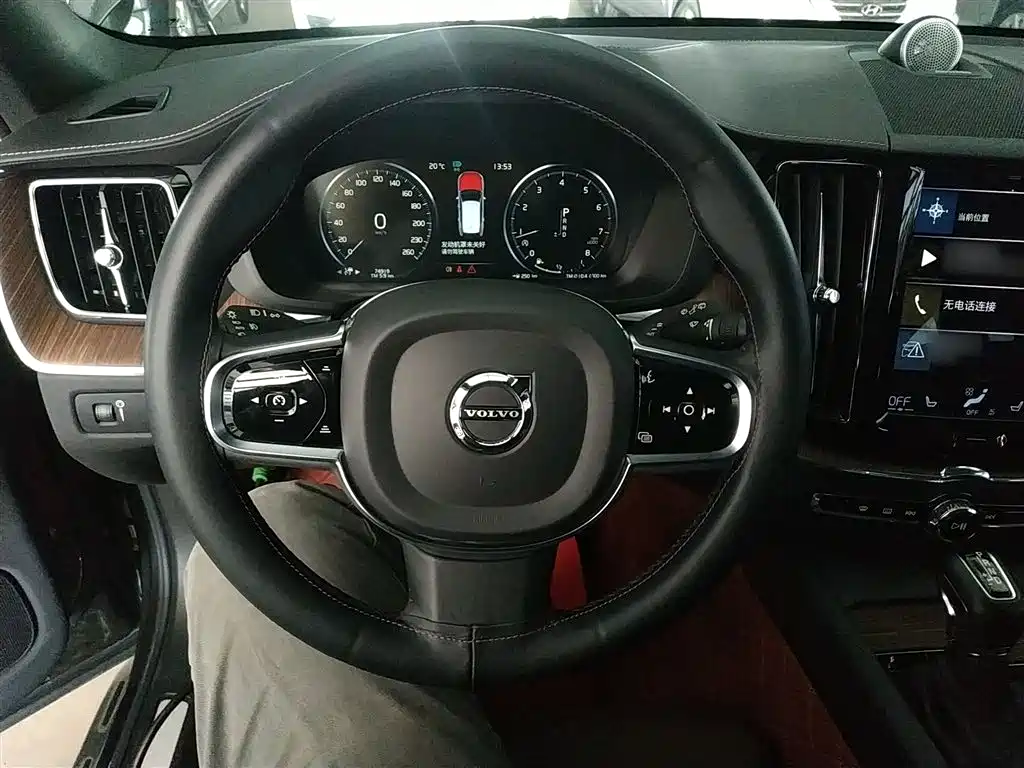 Volvo XC60 2021 — фото 11