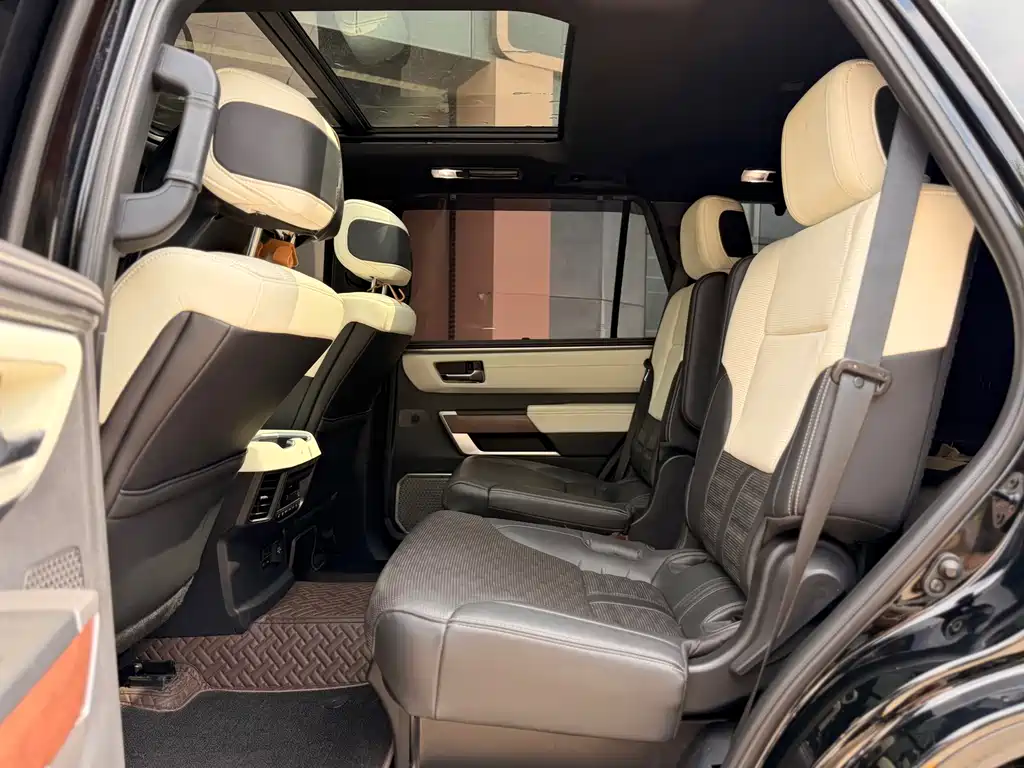 Toyota Sequoia 2024 — фото 15