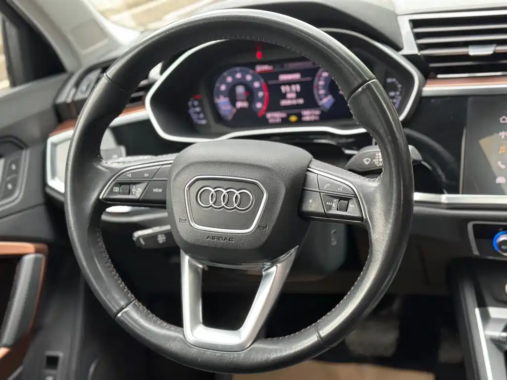 Audi Q3 2019 — фото 14