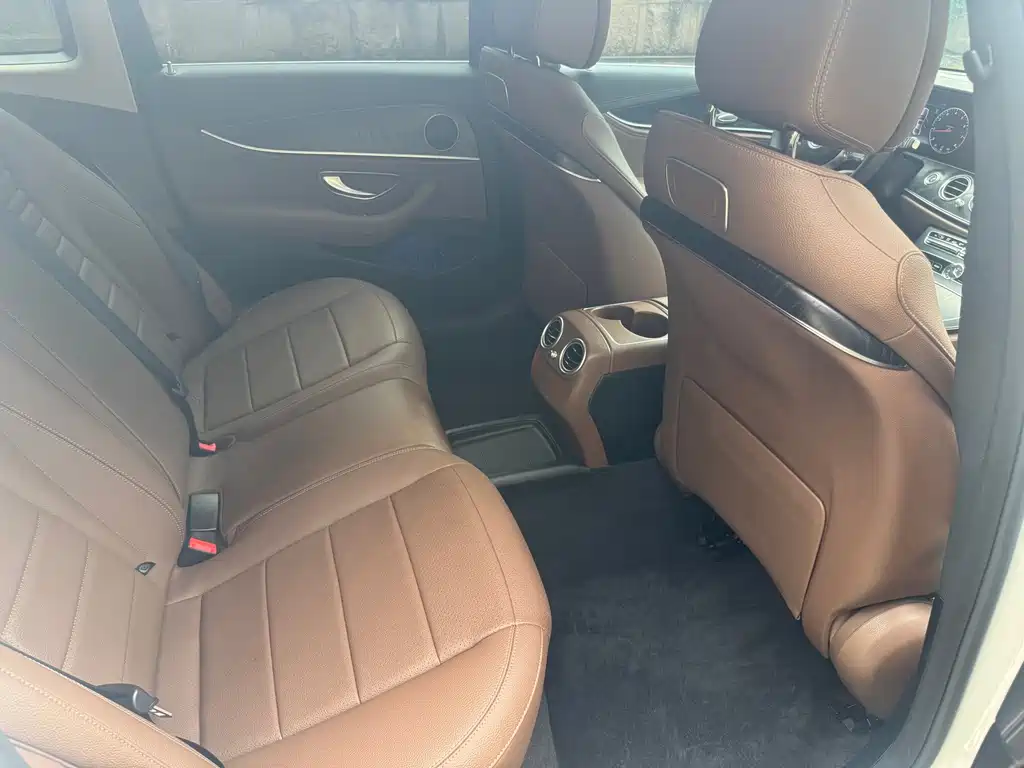 Mercedes-Benz E-Class 2019 — фото 17