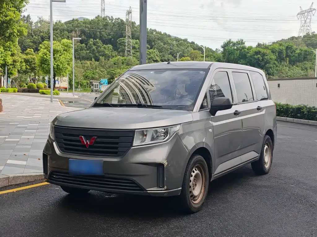 Wuling Hongguang PLUS 2021