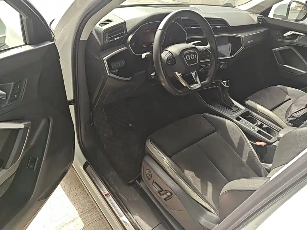 Audi Q3 2019 — фото 16
