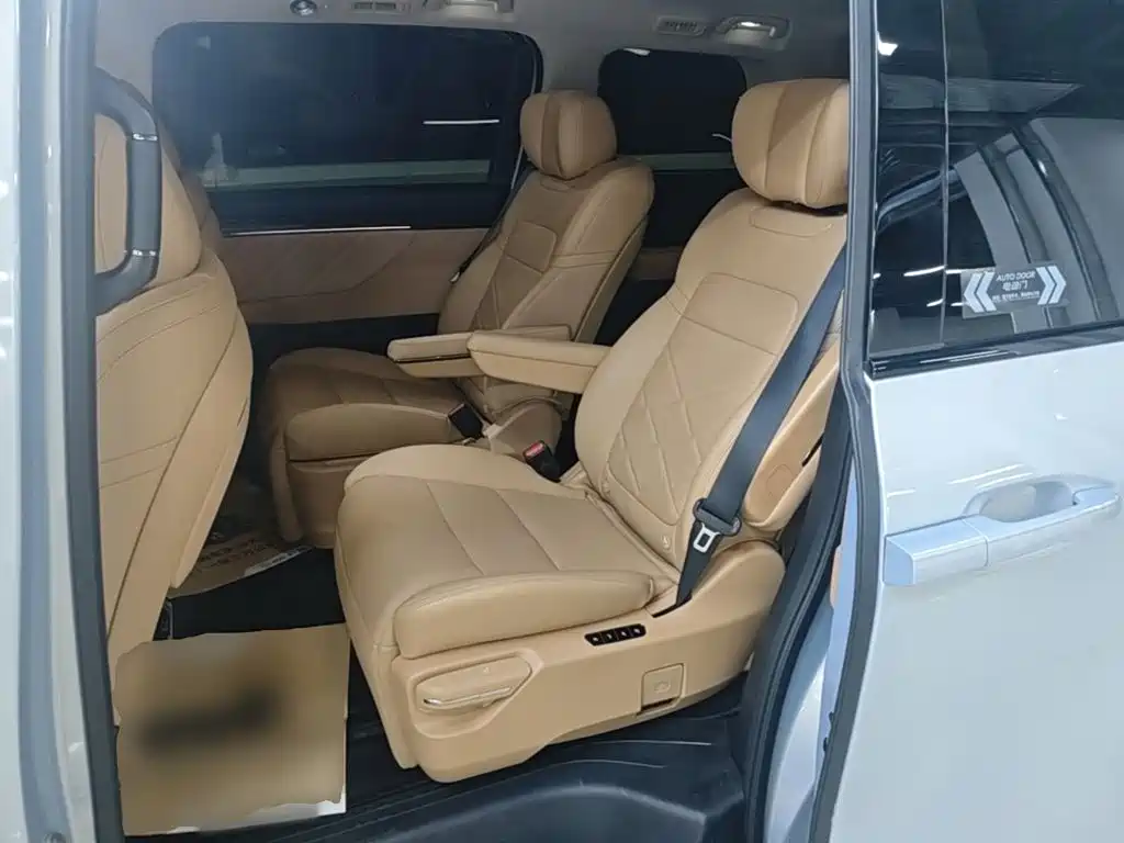 GAC Motor E8 PHEV 2024 — фото 17