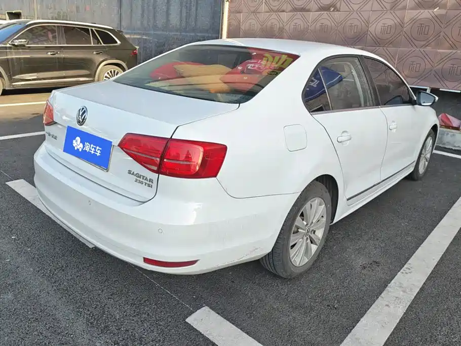 Volkswagen Sagitar 2015