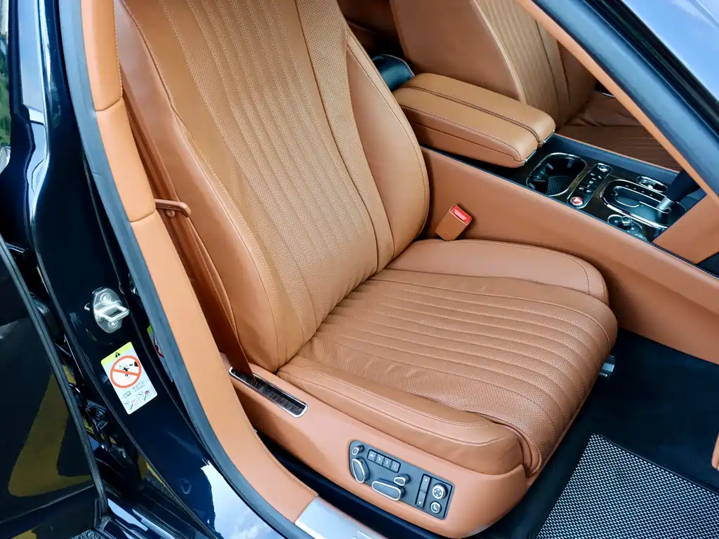 Bentley Flying Spur 2018 — фото 11