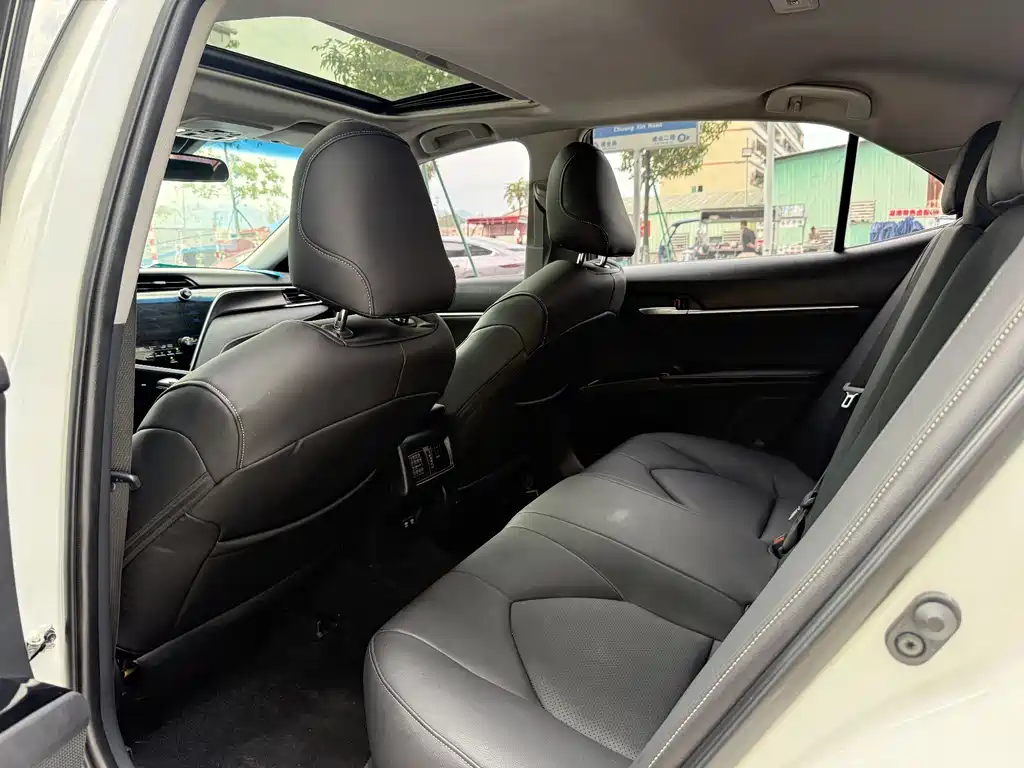 Toyota Camry 2020 — фото 14