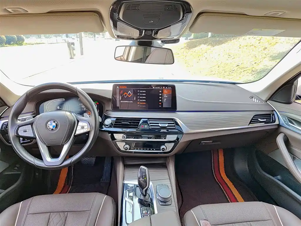 BMW 5 Series 2021 — фото 10