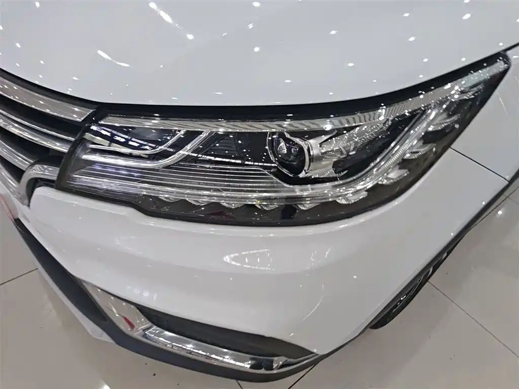 Roewe RX3 2019 — фото 24