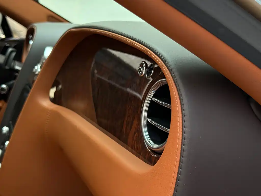 Bentley Flying Spur 2012 — фото 35