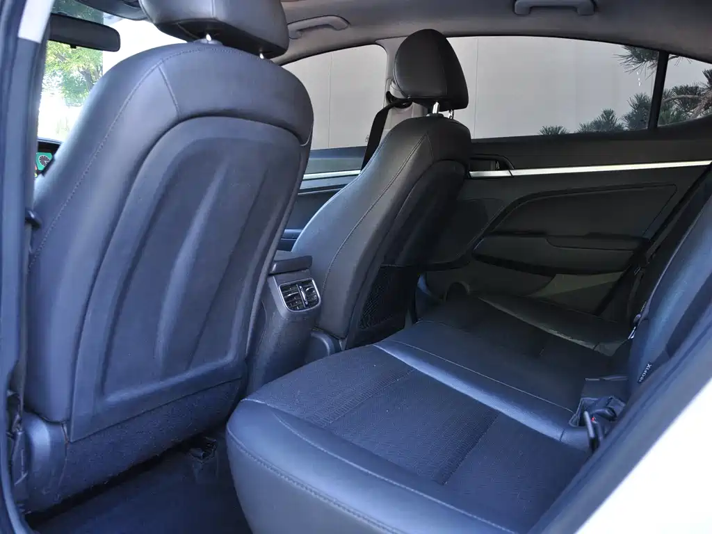 Hyundai Elantra 2019 — фото 9