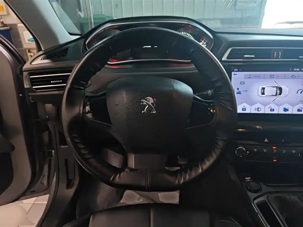 Peugeot 308 2017 — фото 10