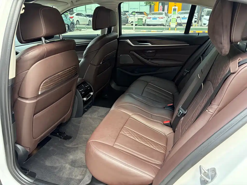 BMW 5 Series New Energy 2019 — фото 18