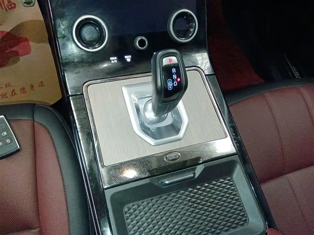 Land Rover Evoque 2023 — фото 10