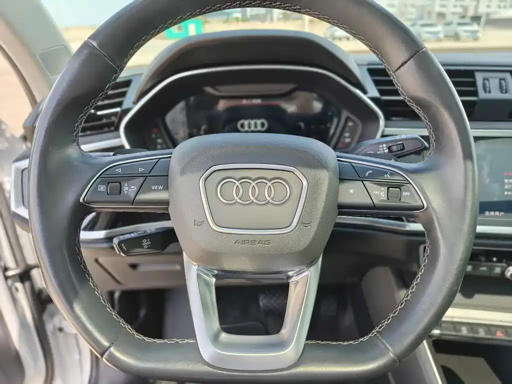 Audi Q3 2022 — фото 11