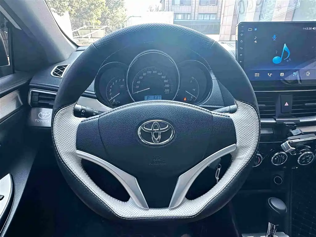 Toyota Yaris L 2021 — фото 11