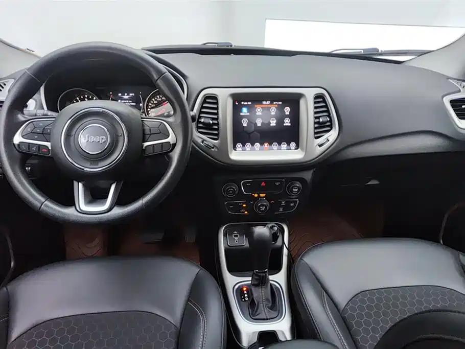 Jeep Compass 2020 — фото 12