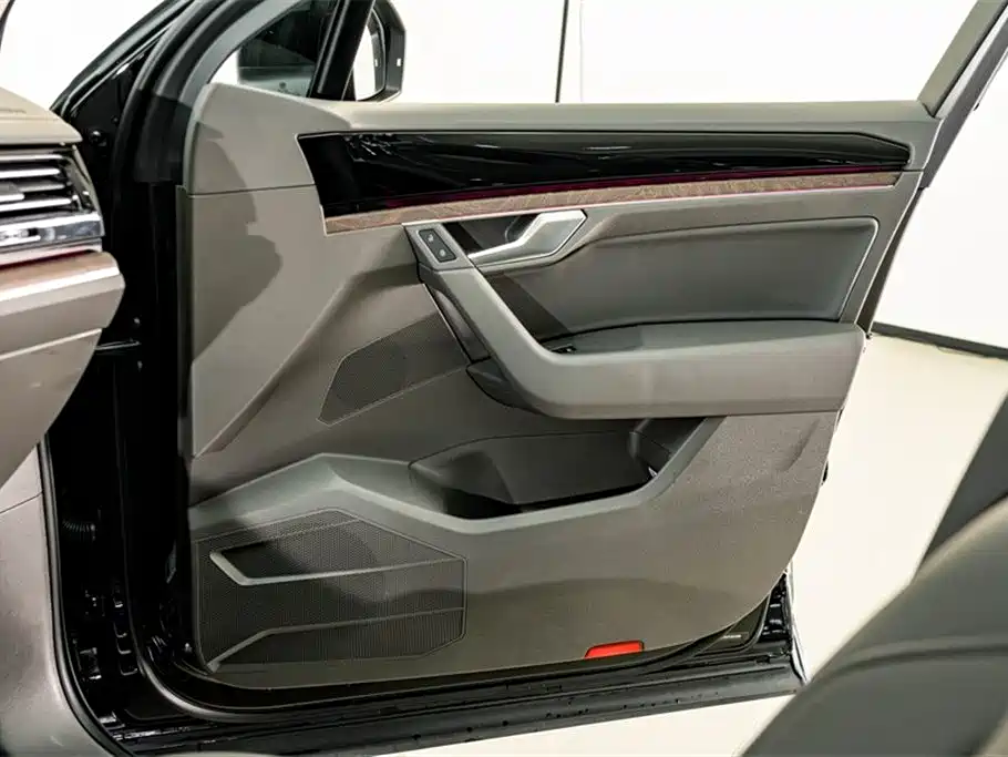 Volkswagen Touareg 2023 — фото 18