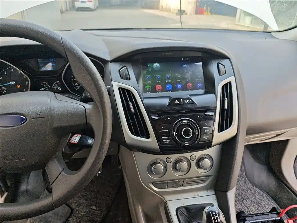 Ford Focus 2015 — фото 10
