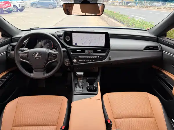 Lexus ES 2023