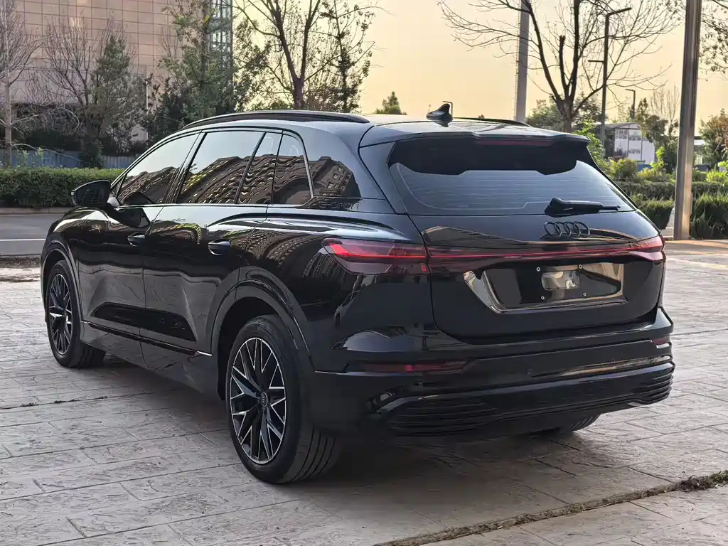 Audi Q5 e-tron 2023 — фото 7