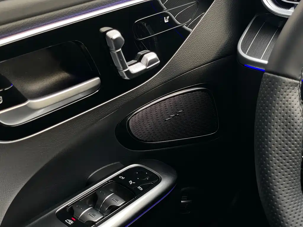 Mercedes-Benz C-Class 2025 — фото 12