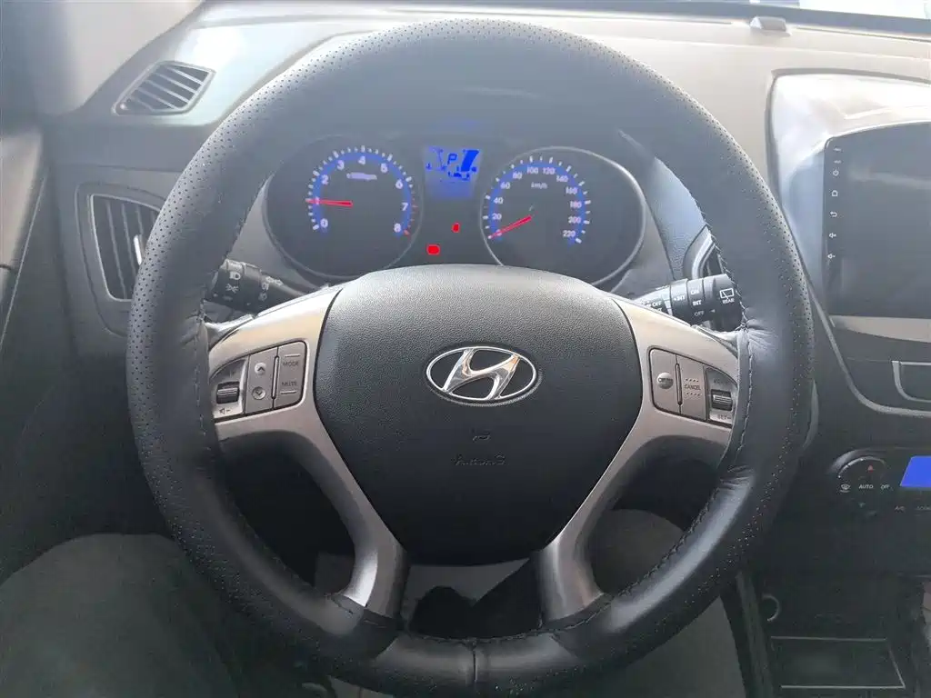 Hyundai ix35 2015 — фото 11