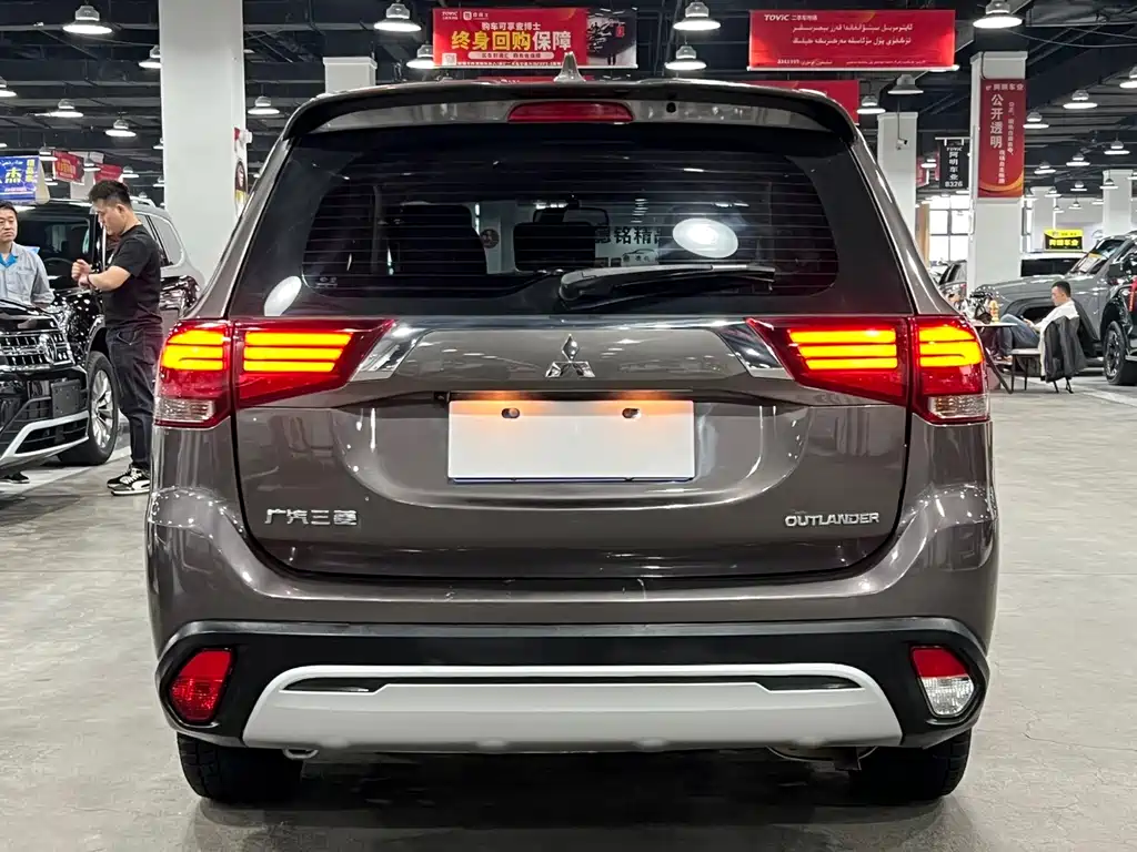 Mitsubishi Outlander 2020 — фото 4