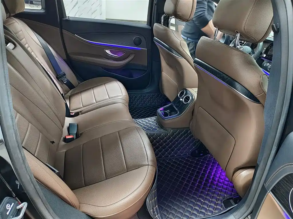 Mercedes-Benz E-Class 2023 — фото 11