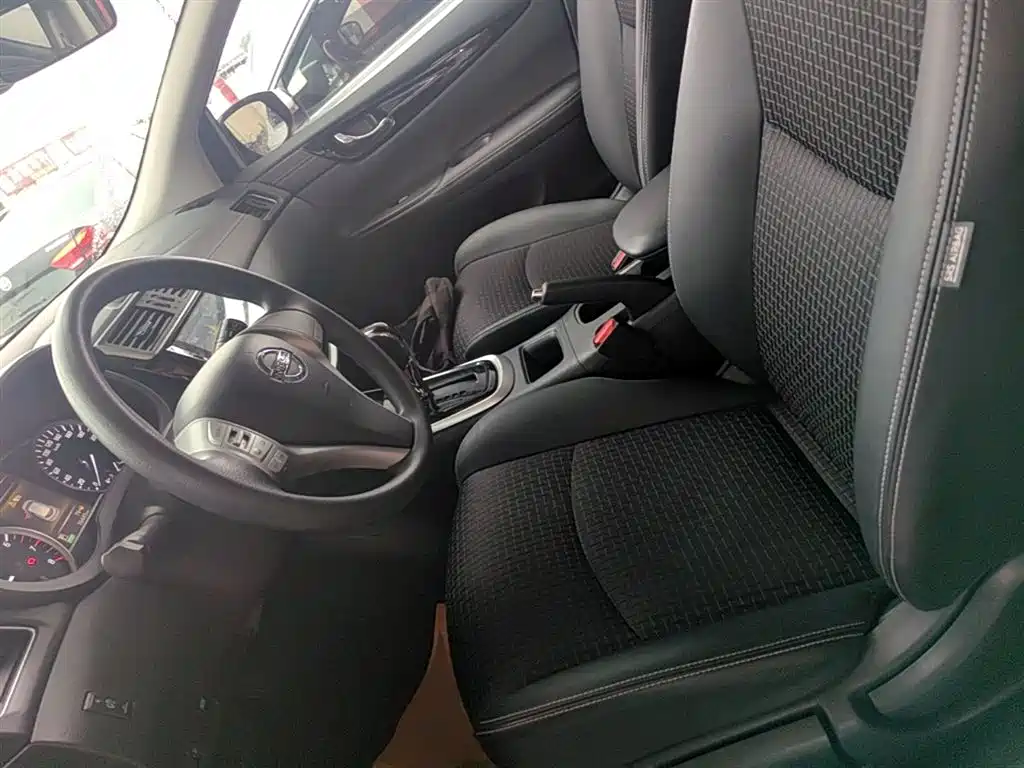 Nissan Tiida 2019 — фото 15