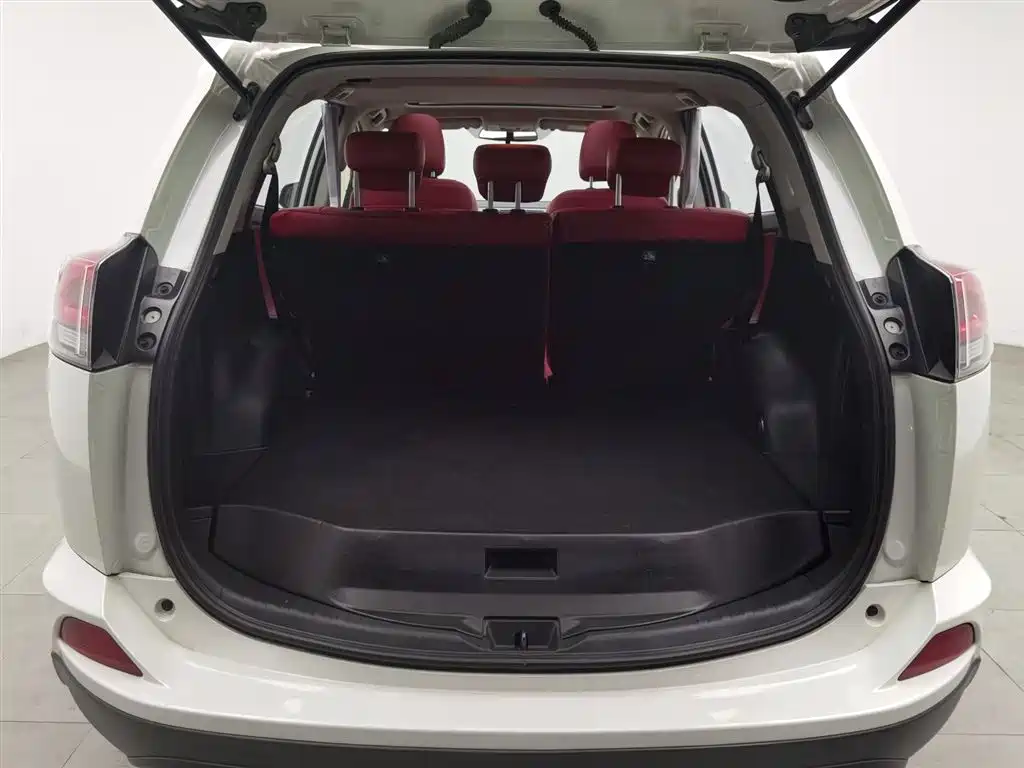 Toyota RAV4 2019 — фото 16