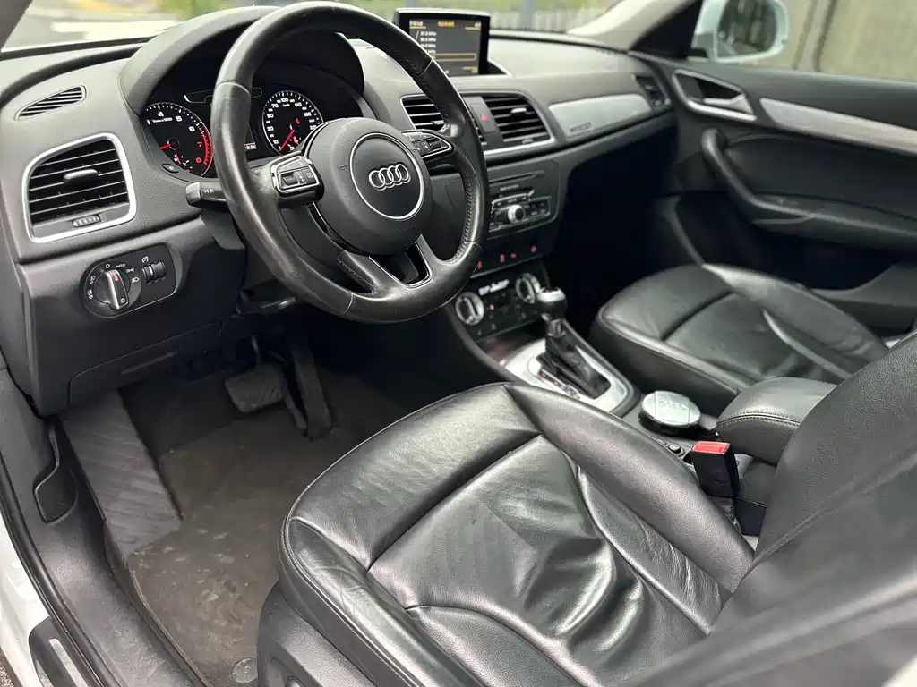Audi Q3 2015 — фото 11