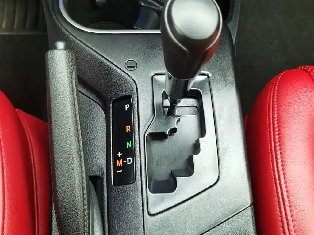 Toyota RAV4 2019 — фото 13