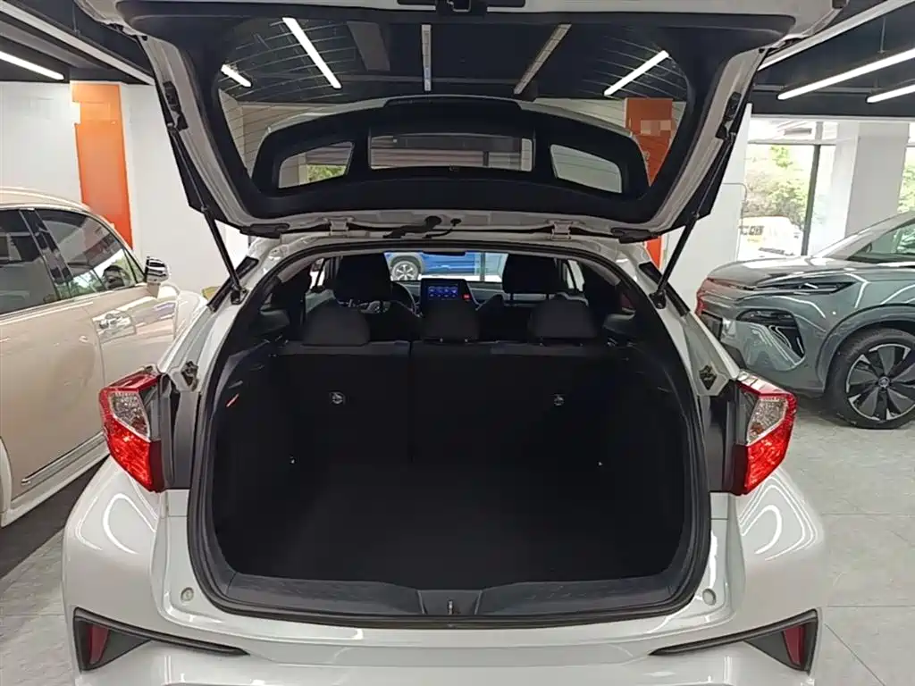 Toyota C-HR 2022 — фото 19