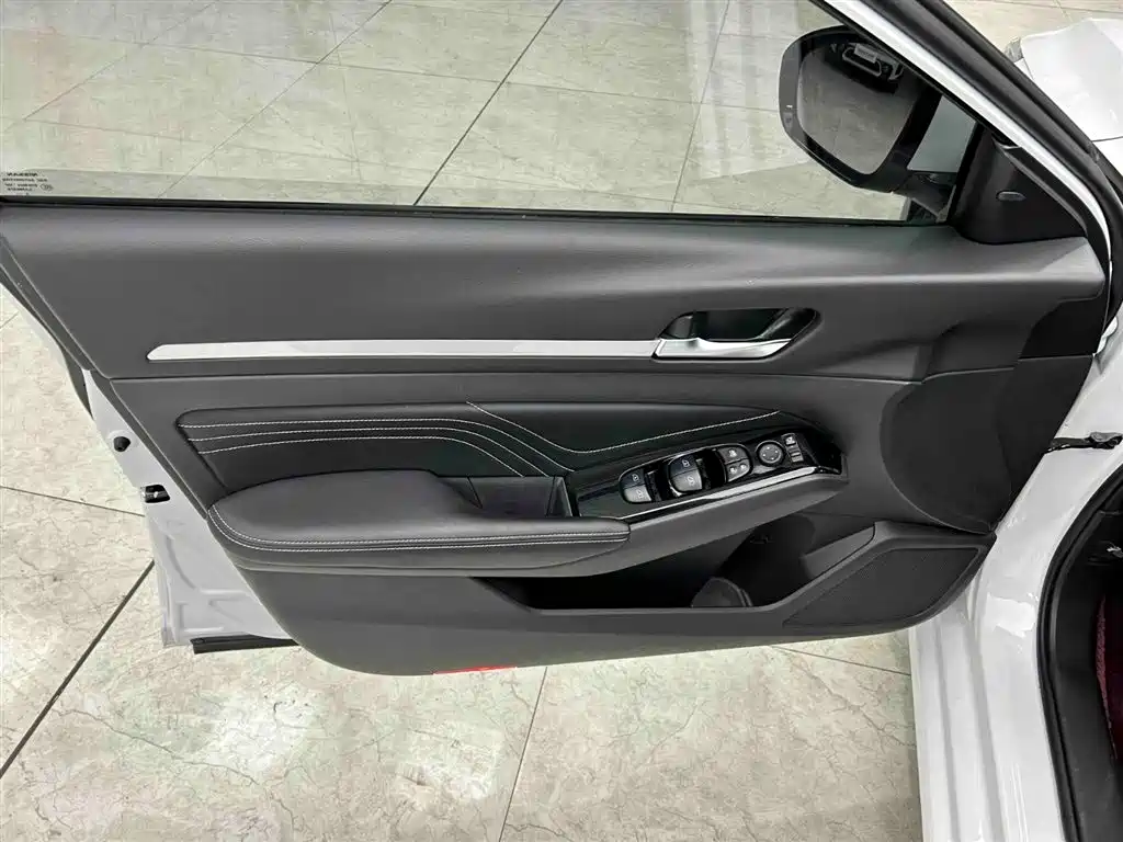 Nissan Teana 2024 — фото 10
