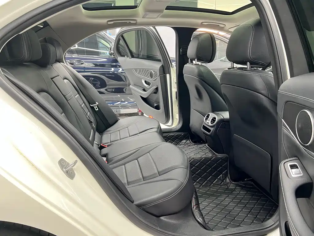 Mercedes-Benz C-Class 2019 — фото 17