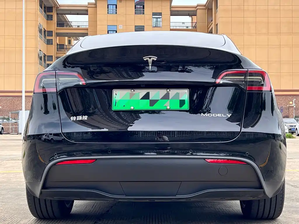 Tesla Model Y 2023 — фото 10