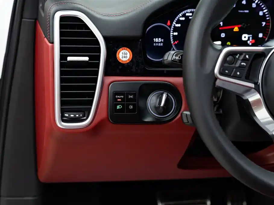 Porsche Cayenne 2019 — фото 19
