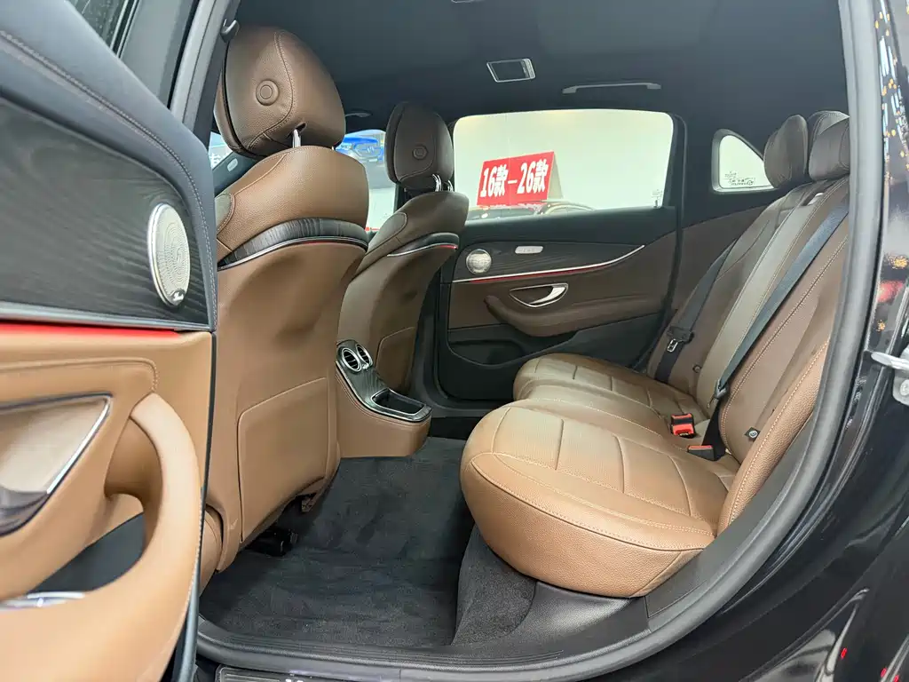 Mercedes-Benz E-Class 2022 — фото 12