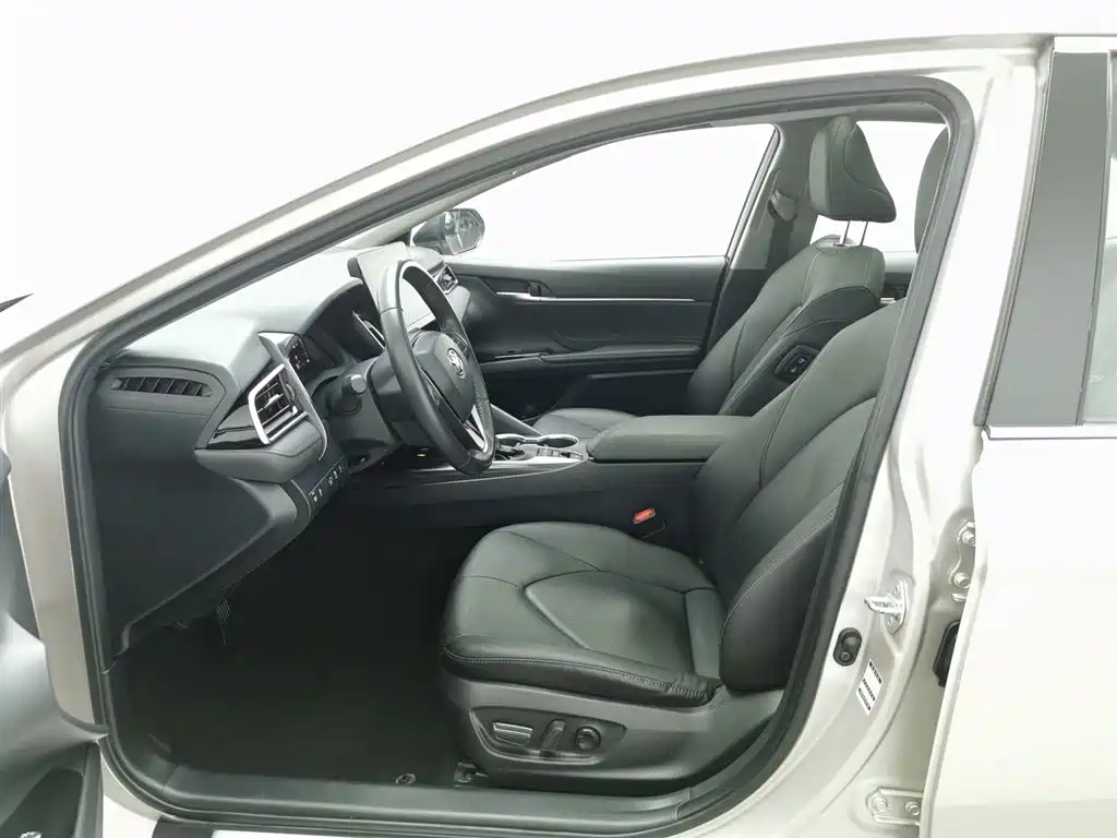 Toyota Camry 2022 — фото 10